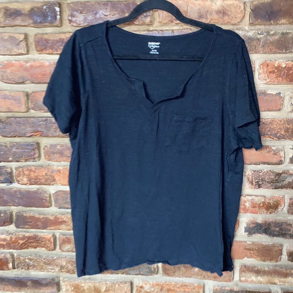 Avenue Black Short Sleeve V-Neck Pocket T-Shirt Women's Size 14/16